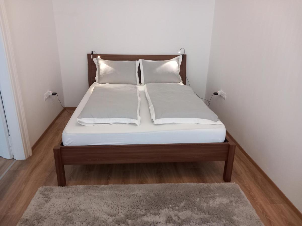 Korvin One Apartman Папа Экстерьер фото